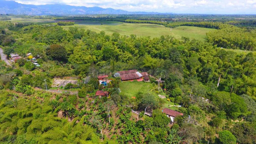 Fincas turísticas en Quindío para grupos grandes - Montenegro Pitaya