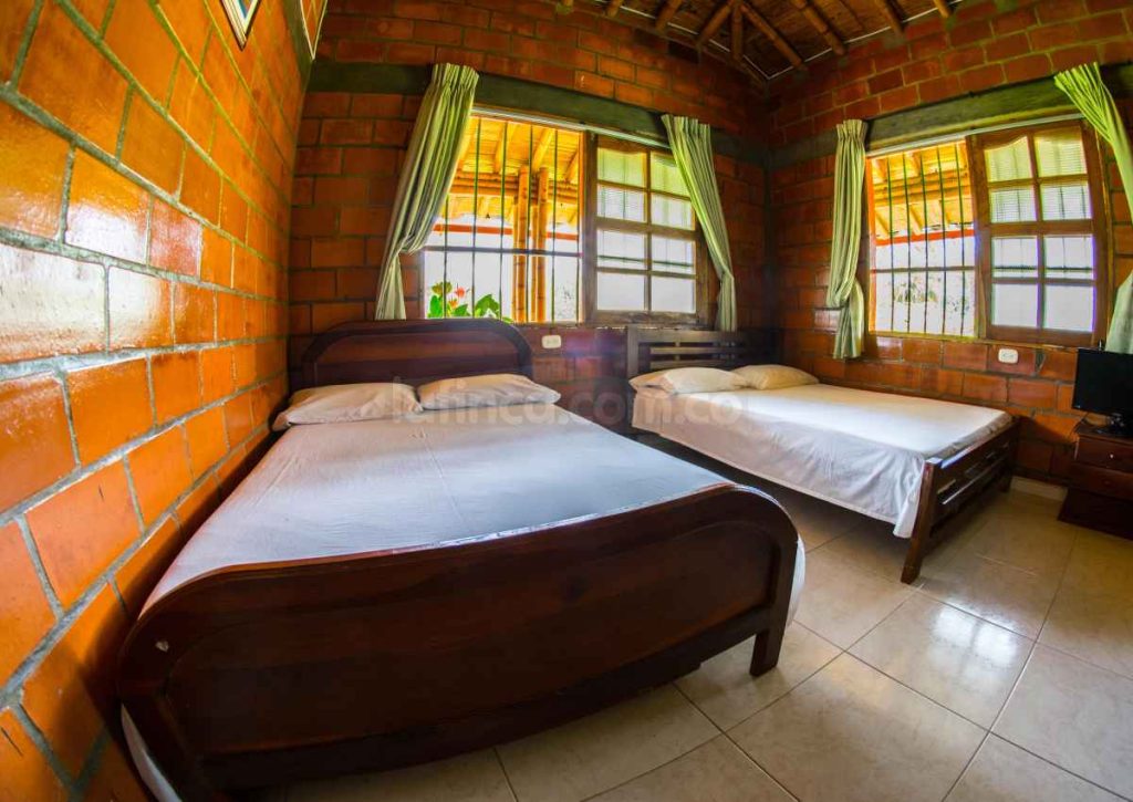 Fincas turísticas en Quindío para grupos grandes - Montenegro Pitaya