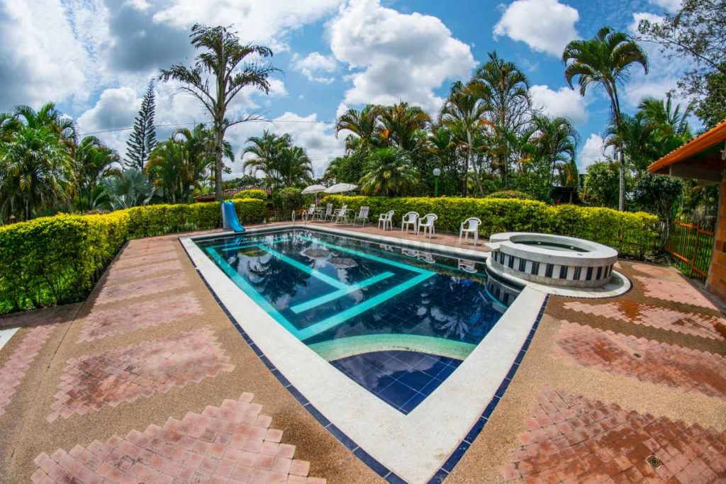 Fincas turísticas en Quindío para grupos grandes - Montenegro Pitaya