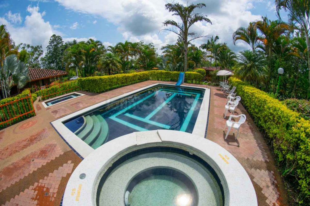 Fincas turísticas en Quindío para grupos grandes - Montenegro Pitaya