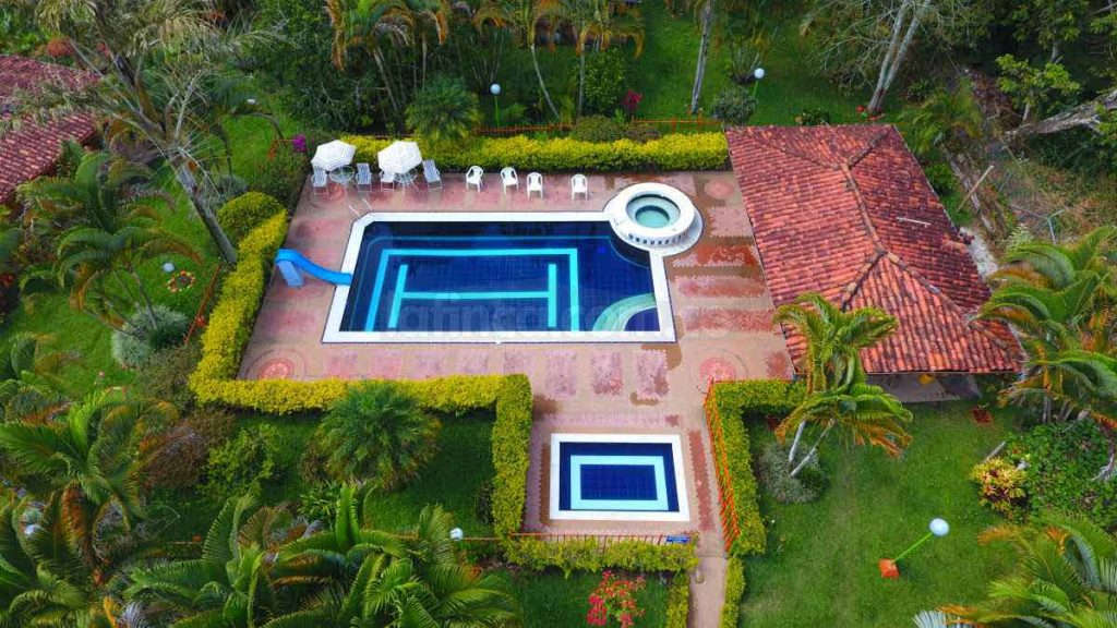Fincas turísticas en Quindío para grupos grandes - Montenegro Pitaya