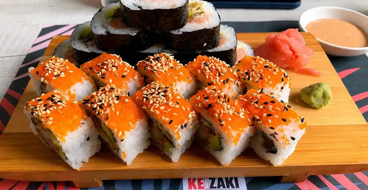 Plato de sushi servido en Keizaki Sushi & Wok en Armenia, Quindío