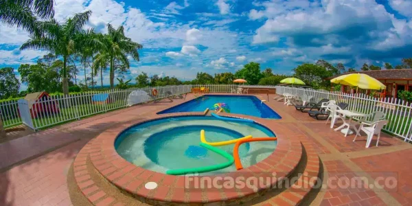 Piscina privada y piscina infantil de Finca Armenia Rosario en Armenia, Quindío