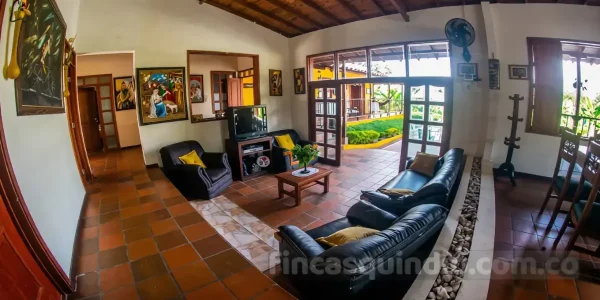 Sala o comedor de finca campestre para grupos en Armenia, para compartir en grupo