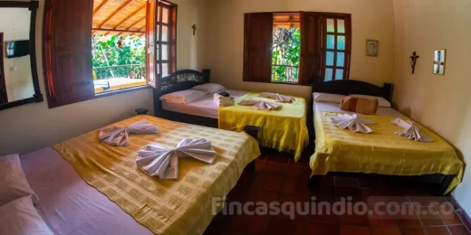 Habitación familiar de Finca Armenia Curuba en Armenia, Quindío, para descanso de huéspedes