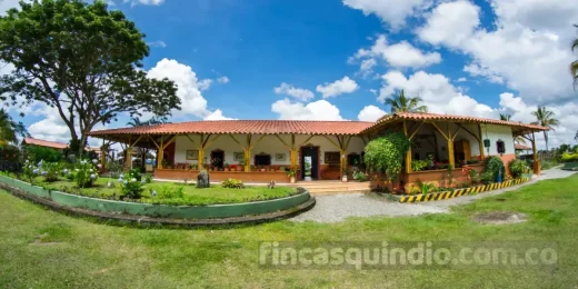 Entorno exterior de Finca Calarcá Margarita para alquiler de fincas en el Quindío, con paisaje campestre
