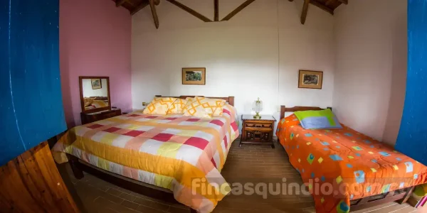 Habitación familiar de Finca Calarcá Margarita en Calarcá, Quindío, con distribución para grupos