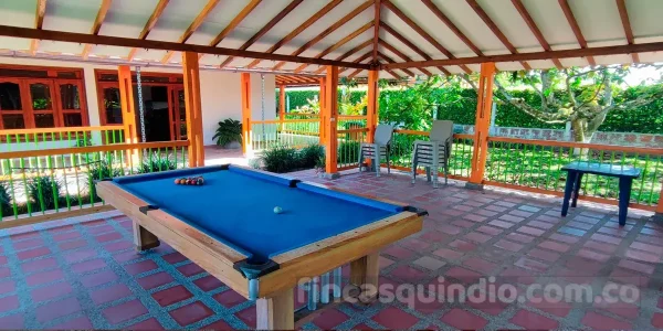 Espacio de juegos y reunión en finca campestre de La Tebaida, con espacio recreativo