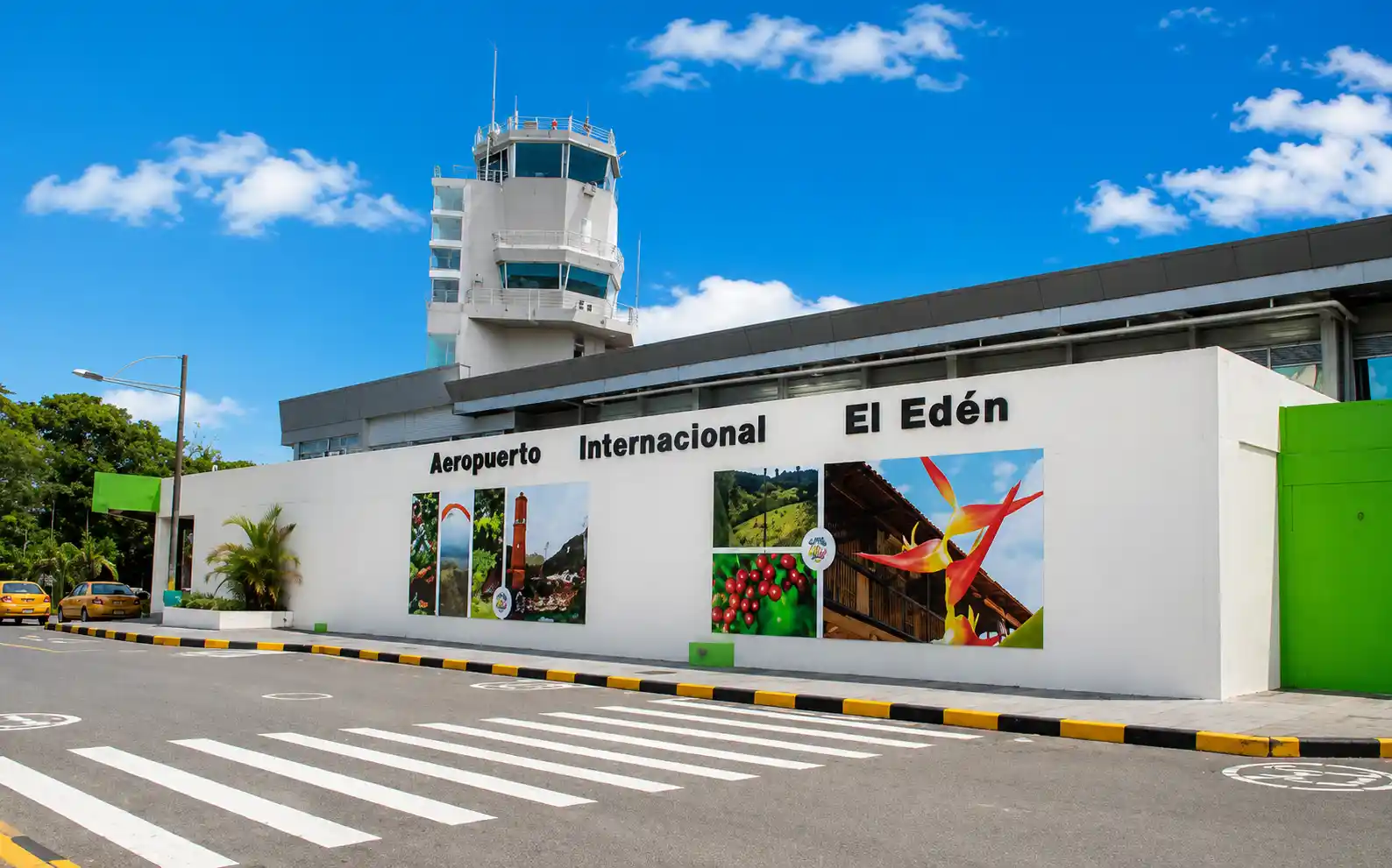 Fachada y torre de control del Aeropuerto Internacional El Edén que sirve a Armenia y al Quindío