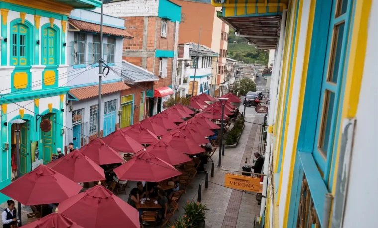 Calle 40 en Calarca para contenidos de turismo en Calarca, Quindio y el Eje Cafetero