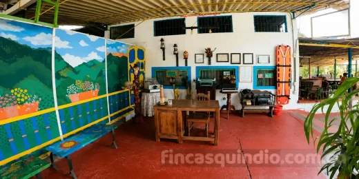 Bar y zona social decorada de Finca Calarcá Ébano en Calarcá, Quindío
