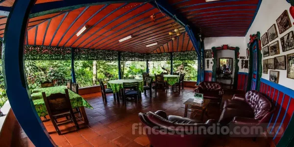 Sala o comedor de finca campestre para grupos en Calarcá, para reuniones familiares