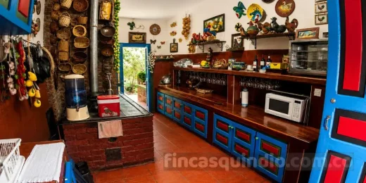 Área social para compartir en finca del Eje Cafetero, con ambiente campestre