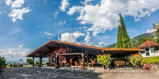 Fachada de Finca Calarcá Ceiba en Calarcá, Quindío, con paisaje campestre