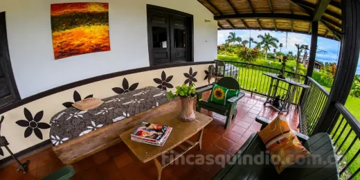Sala o comedor de finca campestre para grupos en Montenegro, para reuniones familiares