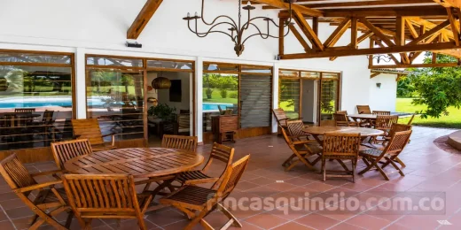 Área social de Finca Montenegro Nuez para alquiler de fincas en el Quindío, para reuniones familiares