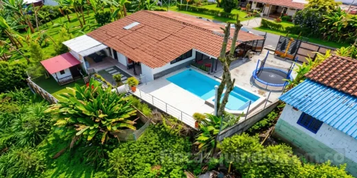 Fachada de Finca Quimbaya Dalia en Quimbaya, Quindío, vista desde el exterior