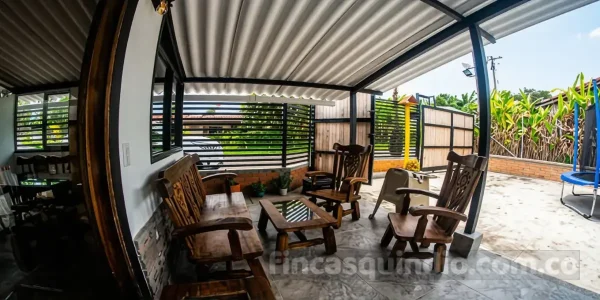 Cocina o terraza social de Finca Quimbaya Dalia, con ambiente campestre