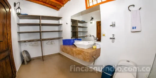 Espacio común de finca turística en el Eje Cafetero, para reuniones familiares