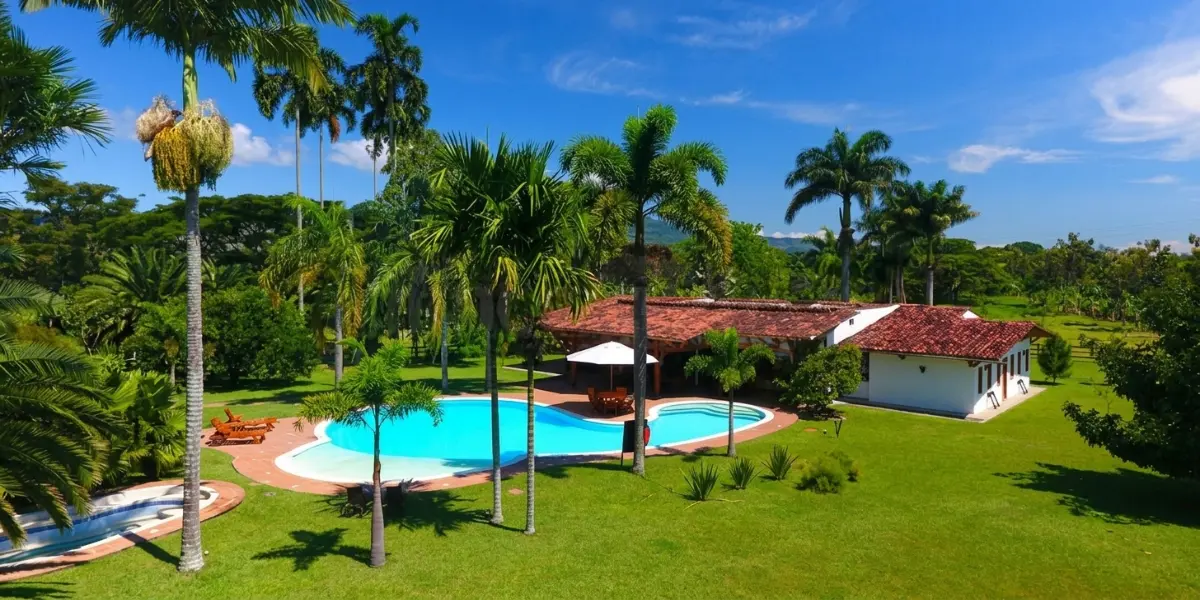 Portada de Finca Montenegro Nuez para alquiler de fincas en el Quindío