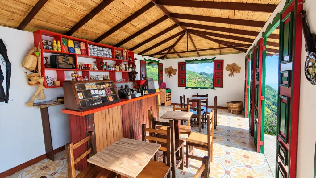 Interior de la fonda de Qinti Patas Arriba en Córdoba