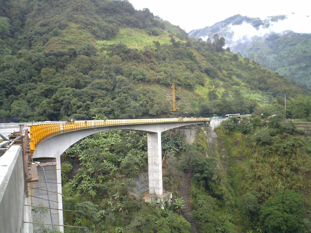 Viaducto La Cerrajosa en el corredor entre Armenia e Ibagué